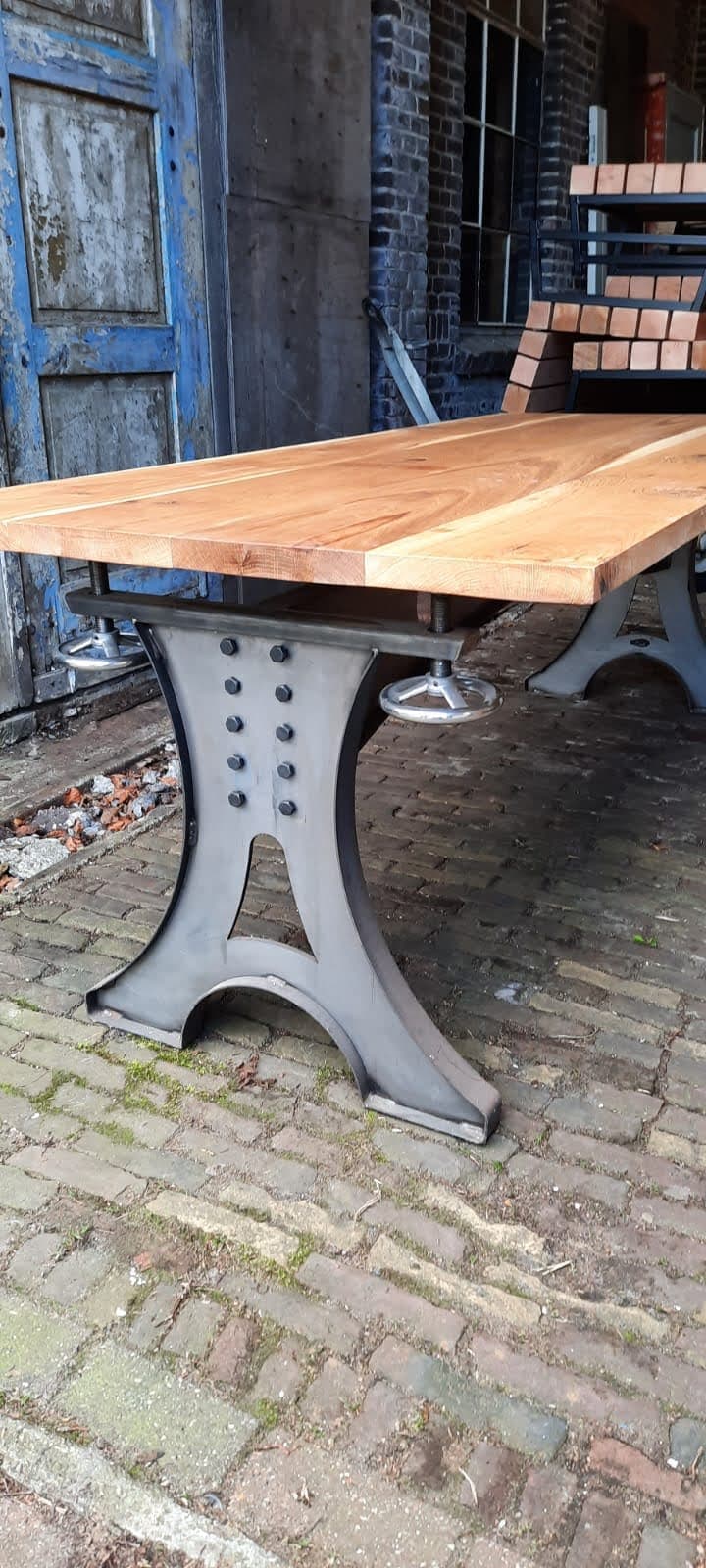 Stalen tafelonderstel met boogligger