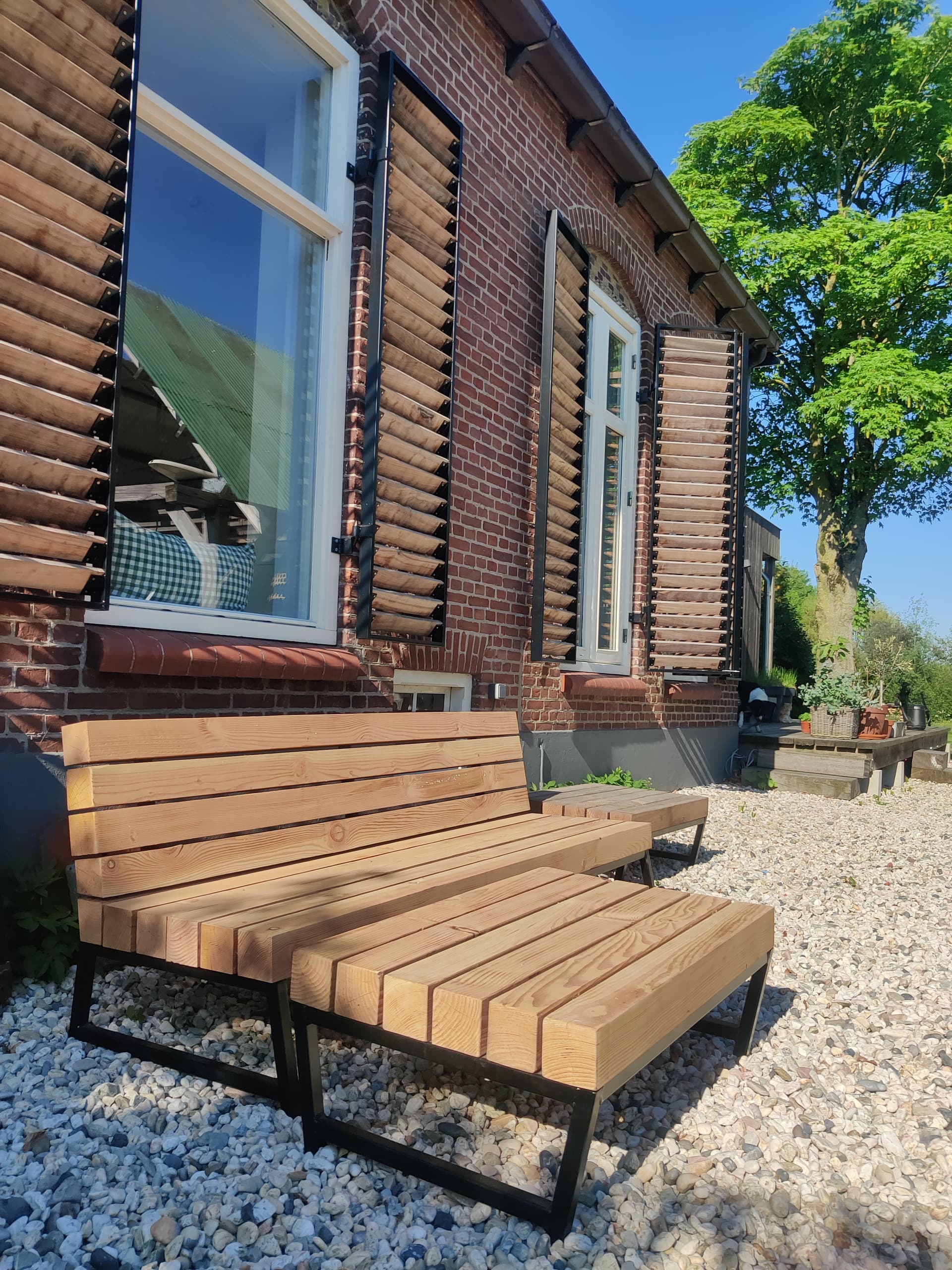 Tuinbank met bijpassende tafel