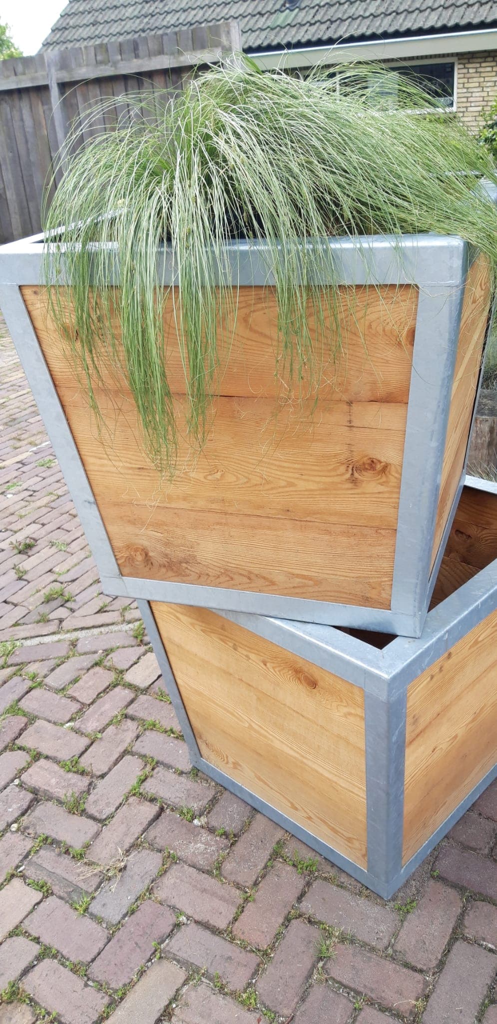Plantenbakken van staal en hout