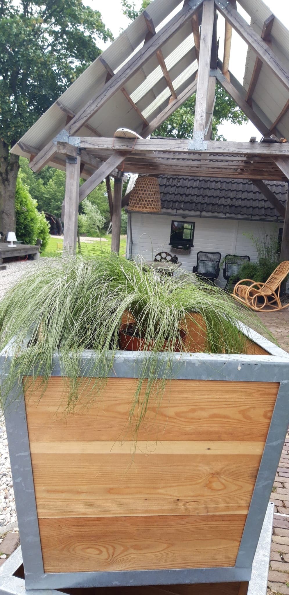 Plantenbakken van staal en hout