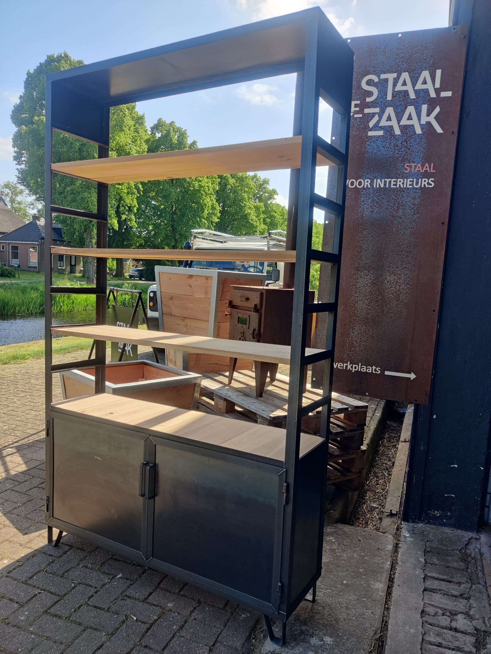Kast No.15, staal en hout