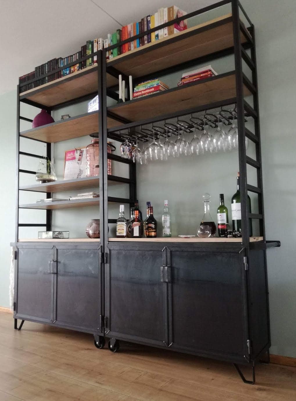 Kast No.15, staal en hout