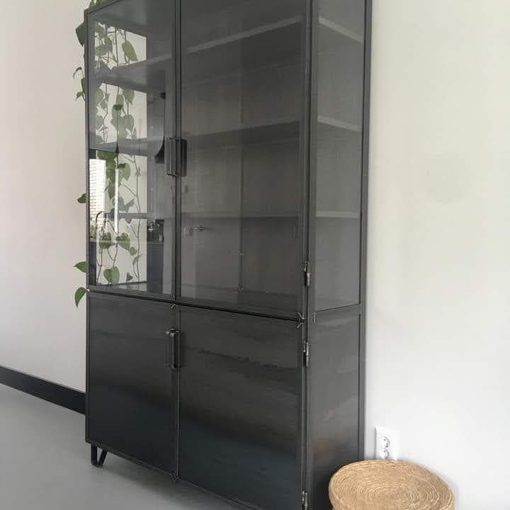 Kast No.15, staal en hout