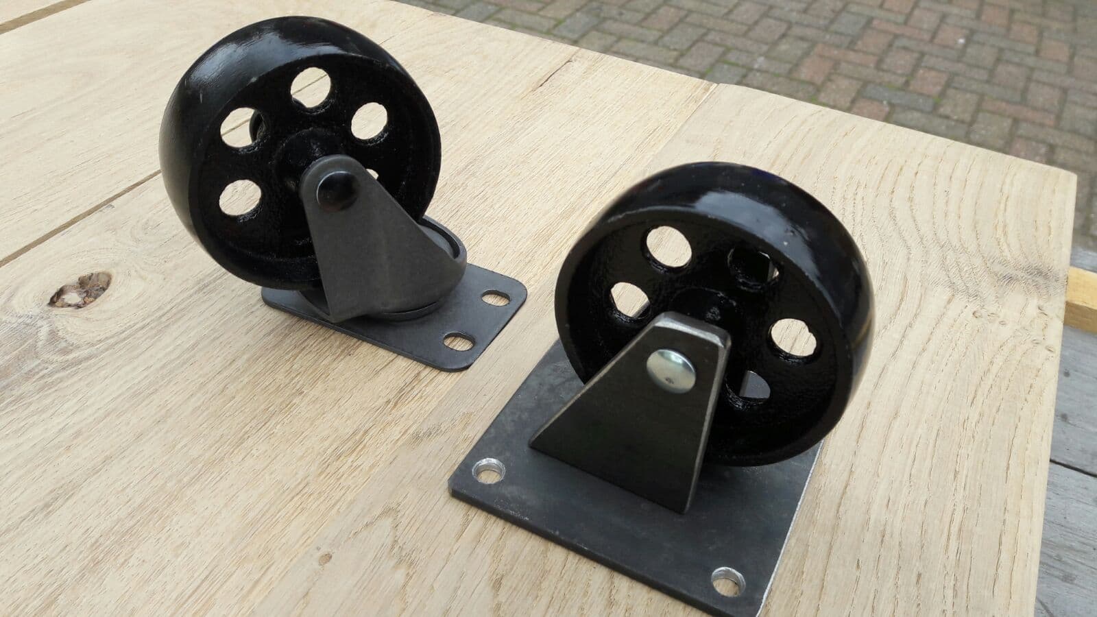 Kast No.15, staal en hout