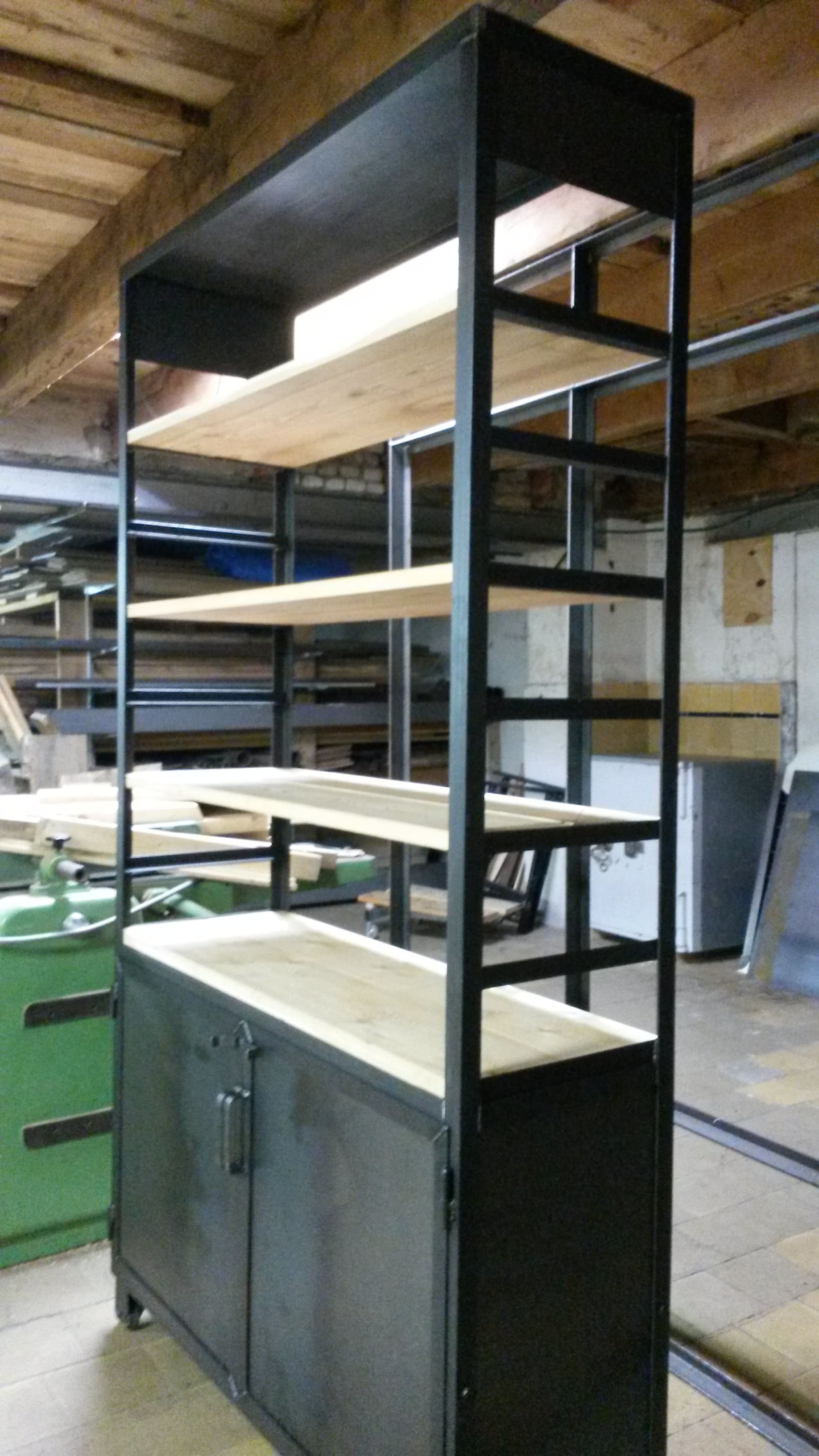 Kast No.15, staal en hout