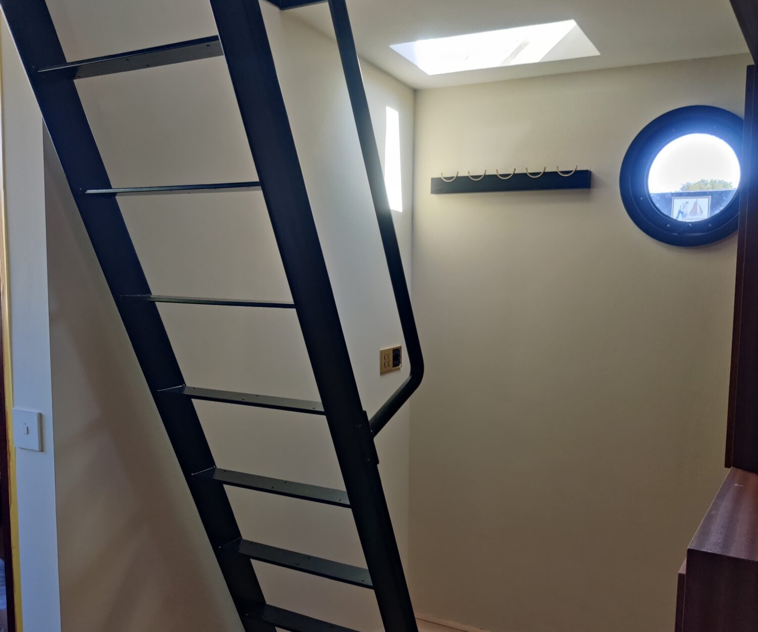 maatwerk stalen trap op boot