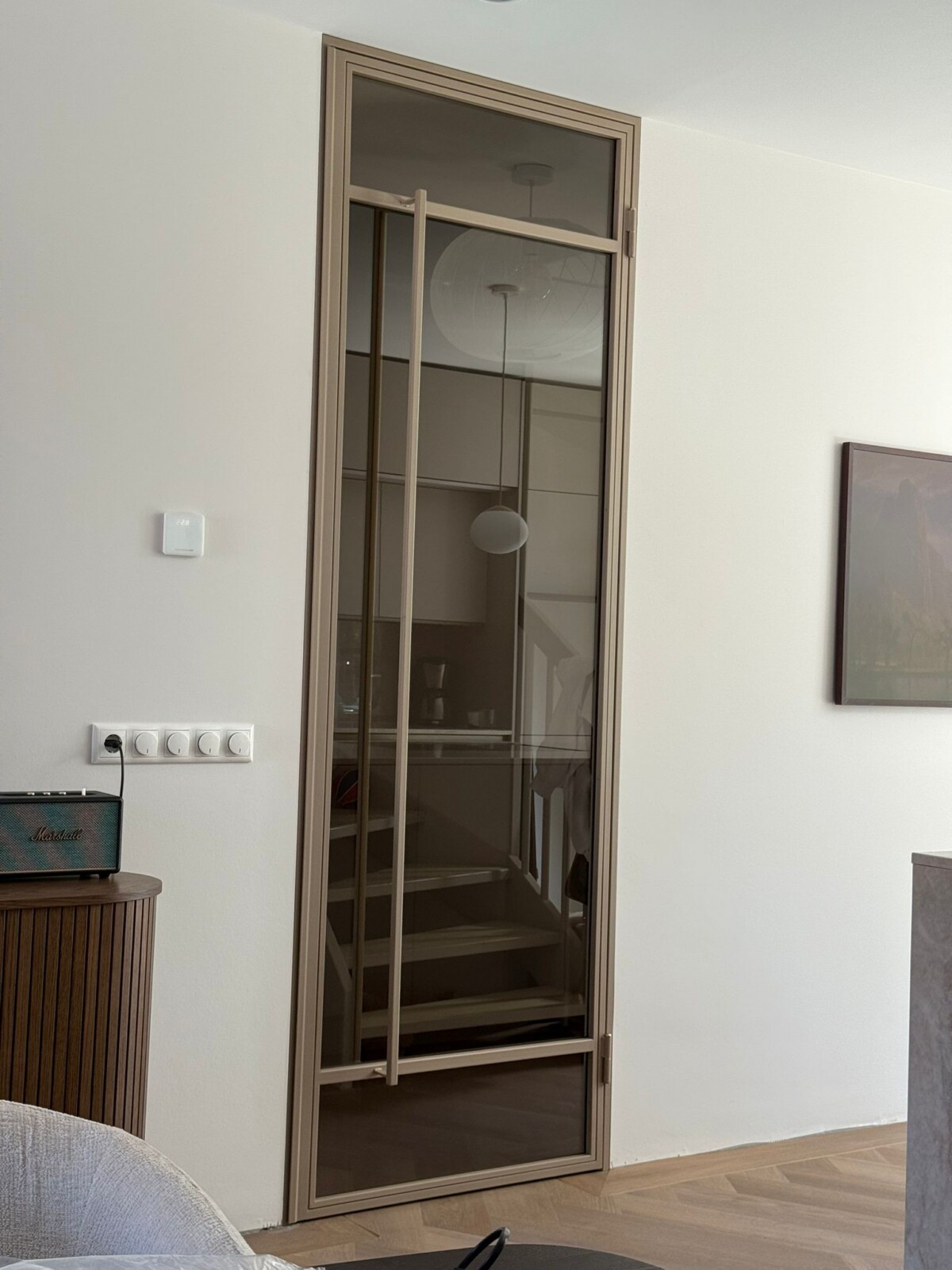 Elegante bronzen stalen scharnierdeur met brons glas